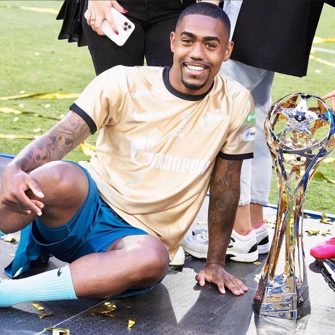 マウコム・フィリペ・シウヴァ・デ・オリヴェイラのインスタグラム：「Rompendo em FÉ 🙏🏾 🏆🏆🏆💙🤍」