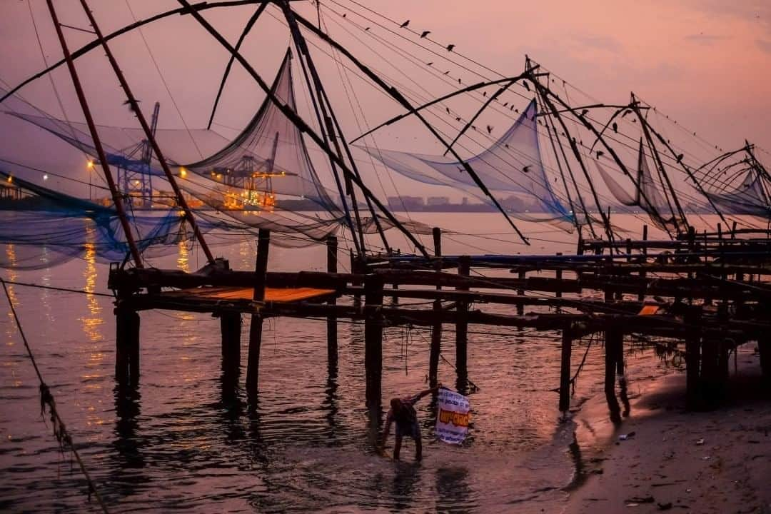 National Geographic Travelさんのインスタグラム写真 - (National Geographic TravelInstagram)「Photo by @francescolastrucci  Just before sunrise, a man cleans the beach below gigantic Chinese fishing nets in Kerala, India. Of the many Chinese fishing nets that dotted the Fort Kochi shore four decades ago, only half a dozen remain. Fishermen manually operate the nets according to the tides. The 10-meter-high nets form an integral part of Fort Kochi’s landscape. They were introduced in the 14th century by the merchants of the court of Kublai Khan. Follow me @francescolastrucci for more places, daily life, and stories around the world. #kerala #india #dailylife」8月8日 19時03分 - natgeotravel