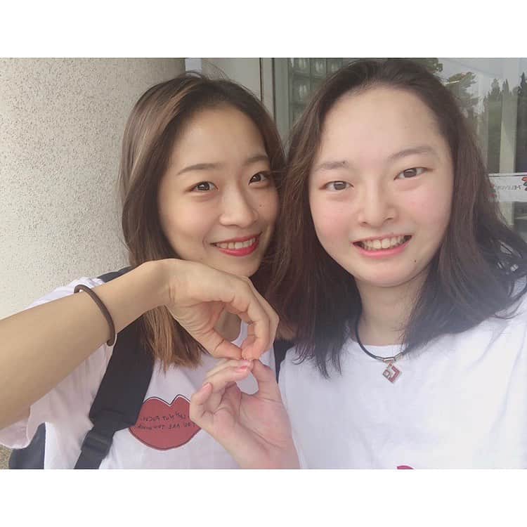 大庭雅のインスタグラム：「８月８日🐣バースデーガール👯⛸💕 ・ 皆様からのたくさんのメッセージとっても嬉しいです💌 今年も凜ちゃんと8ポーズできました🌻　2020.8.8 #8 ・ 今シーズンも応援よろしくお願いします⛸✨」