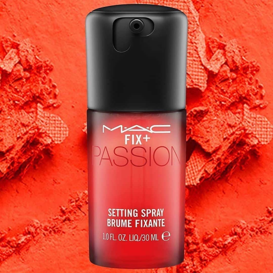 M∙A∙C Cosmetics Japanのインスタグラム：「【オンラインショップ先行発売】 M･A･Cで人気のミストタイプの化粧水“フィックス＋”から、7種の香りがミニサイズで限定登場。 ㅤ 7種の香りをチェック👇 ㅤ 🍓レッド：ストロベリーやピーチの魅惑的な香り 🍊オレンジ：アプリコットやタンジェリンのエネルギッシュな香り 🍋イエロー：遊び心と新鮮さを感じさせるレモンやオレンジの香り 🌱グリーン：ペパーミントやベルガモットの心落ち着くような穏やかな香り 🔹ブルー：ブルーベリーとジャスミンのすっきりとしたメロウな香り 🌸パープル：茶葉や花の活気あふれる香り 🌹ピンク：ベリーとローズの愛らしい香り ㅤ 様々な香りが揃い、1つでも重ね付けでも。自分の好みの香りでいつでもリフレッシュして✨ *全国発売8月14日(金) ㅤ 【公式オンラインショップ限定特典】 🆕 M·A·C 公式オンラインショップにて、新発売のFIX+ VIBESコレクション製品、または対象コレクション製品を含む7,700円(税込)以上のご購入でポーチプレゼント。 ㅤ 対象コレクション : M·A·C TEYANA TAYLOR / KAKAO FRIENDS X M·A·C / M·A·C MAKER / SELENA LA REINA / FIX+ VIBES キャンペーン期間：2020年8月7日(金) 10:00※1 〜 なくなり次第終了 ポーチサイズ：約W135×H175×D40mm ㅤ ※1 アクセス集中などによりキャンペーン開始が遅れる場合がございます。予めご了承ください。 ・お1人様1会計につき1回までとさせて頂きます。 ・お買い物の際は、ショッピングカートにプレゼント製品が表示されているかをご確認ください。 ショッピングカートに表示されない場合は、在庫切れとなります。 ・画像はイメージです。実際のデザインと異なる場合がございます。 ※M·A·C 公式オンラインショップ限定のキャンペーンです。 ㅤ ☑︎お好きなM･A･Cアイシャドウもしくはアイベースを含む税込5,500円以上ご購入で、マスカラのサンプル(1g)をプレゼント！ ※なくなり次第終了 ☑︎初回ご購入のお客様へ10% OFFクーポンをプレゼント （クーポンコードwelcome） ㅤ #MACFixPlusVibes #MACフィックスプラスバイブス#MACCosmeticsJapan #MACCosmetics #MAC #MACコスメ #マックコスメ #コスメ#コスメ紹介#コスメ好き #夏メイク#化粧水#ミスト#ミスト化粧水#潤い#保湿#保湿ケア#スキンケア#セルフケア#しっとり #スキンケアマニア#スキンケア用品#スキンケア大好き#スキンケア紹介#保湿化粧水#透明感#潤い肌」