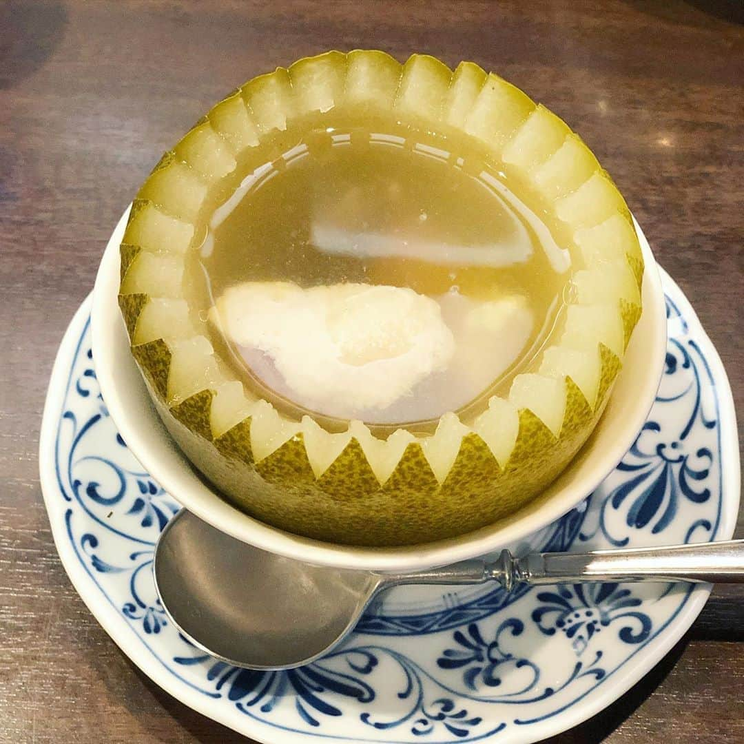 岡田育さんのインスタグラム写真 - (岡田育Instagram)「Japanese Chinese cuisine. Winter melon soup, pork and watermelon, dan dan noodles, and airy jelly. . 冬瓜、豚肉と西瓜の蒸し物、坦々麺に愛玉子。日本の中華は美味いなぁ。冬瓜スープ家で作るのと味が違いすぎる。」8月8日 10時33分 - okadaic