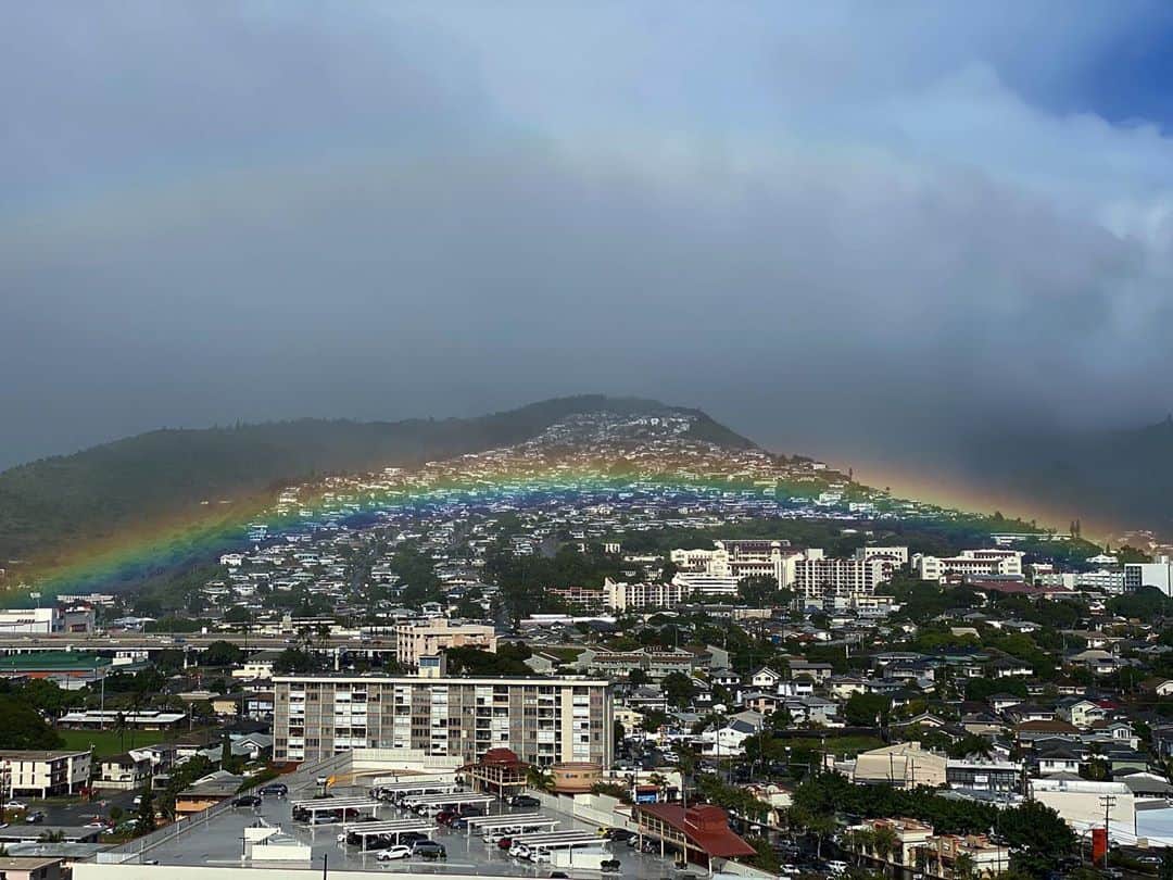 まゆまゆさんのインスタグラム写真 - (まゆまゆInstagram)「. 梅雨が明けたら体調も気分も良くなった🥺❤️ 写真はハワイで見た虹🌈🌈🌈 #🌈#ダブルレインボー#過去pic」8月8日 10時52分 - 7mayu2mayu