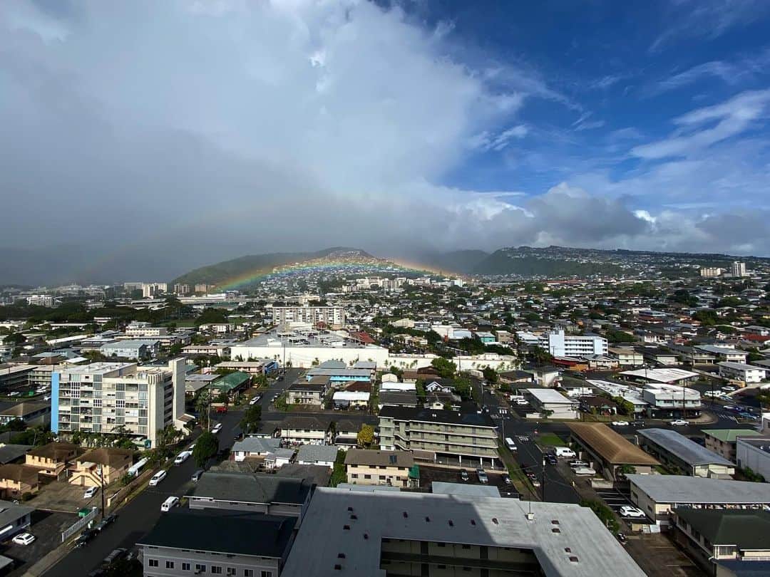 まゆまゆさんのインスタグラム写真 - (まゆまゆInstagram)「. 梅雨が明けたら体調も気分も良くなった🥺❤️ 写真はハワイで見た虹🌈🌈🌈 #🌈#ダブルレインボー#過去pic」8月8日 10時52分 - 7mayu2mayu