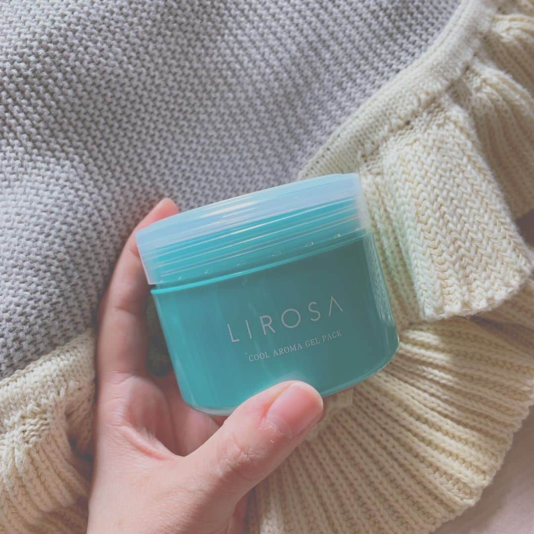 のインスタグラム：「お肌のサイクルを整える リローザ さんの クールアロマ ゲルパック 試してみました✨  クールアロマってところが 今の時期にぴったりで清涼感と引き締め感がいい感じです😊✨  お化粧前におすすめ！  #美容 #美容好きな人と繋がりたい #美活 #美肌ケア #beautiful  #lirosa #lirosacoolaromagelpack #リローザ #リローザクールアロマゲルパック #skincare #cosmetics #pr #photooftheday #instagood #ootd #followme #likeforlike #like4like #follow4follow #followforfollow #f4f #粉我 #动漫 #时装 #好吃 #赞 #偶像」