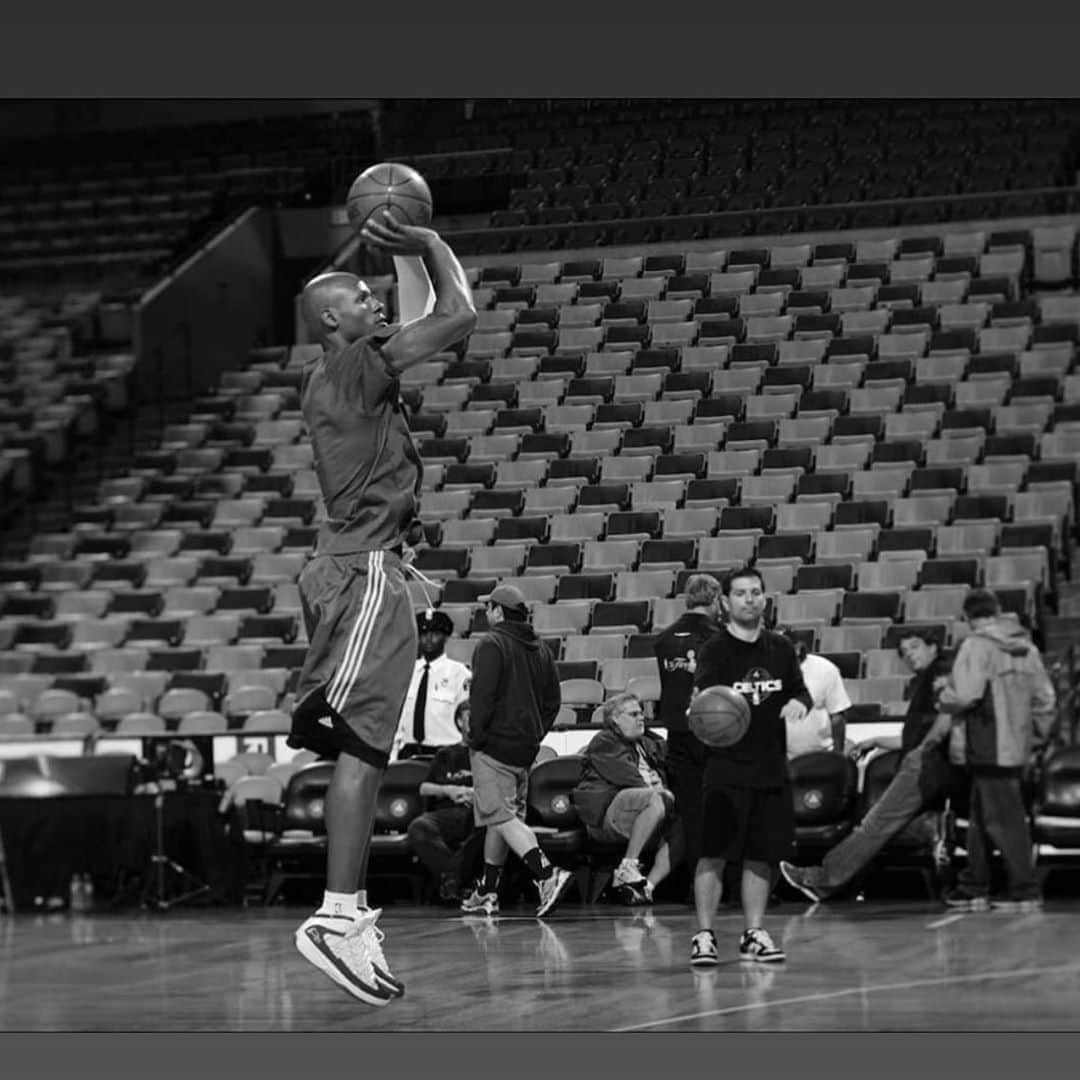 レイ・アレンのインスタグラム：「Becoming an expert in anything requires us to become infatuated with the process, and not the outcome! Be great at the work that you put into your job and “oh the places you’ll go”. #boringoldhabits #everydayray #theprocess」