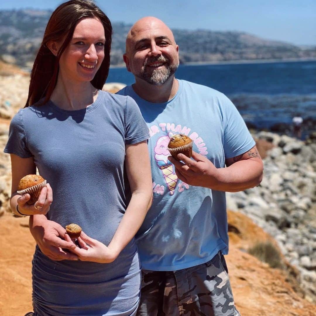 E! Onlineさんのインスタグラム写真 - (E! OnlineInstagram)「Food Network star Duff Goldman and his wife Johnna have a "mini muffin" in the oven: They're expecting the arrival of their first child in 2021! 💕(📷: Instagram)」8月8日 11時30分 - enews
