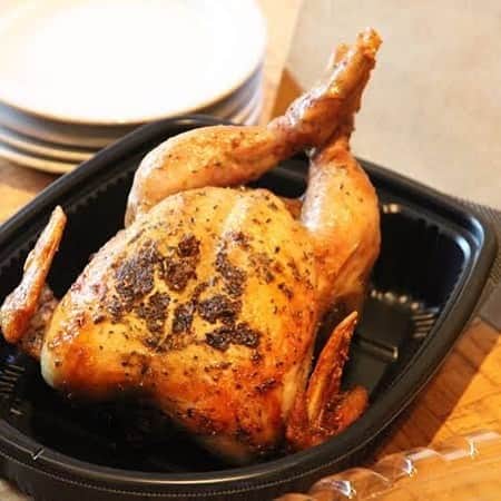 T.G.HEARTH TGハースのインスタグラム：「こんにちはTGハースです👨‍🍳﻿ 早い方はもうお盆休みですね✨﻿ 僕は毎日何食べようか悩みます😅﻿ きっと皆さんもそうだと思います👍﻿ 今日はロティサリーチキン食べるって決めちゃいませんか？？悩まずに済みますよ😏😏😏﻿ 連絡お待ちしております。。。﻿ ﻿ ﻿ チキンフルサイズ¥1980とお得になってます‼️﻿ すぐ電話↓↓↓期間限定なのでお早めに〜💕💕💕﻿ ☎️03-6416-9445←ﾖｳﾁｪｹﾗ👍﻿ ⭐️旨辛フェアも絶賛開催中なのでテイクアウトチキンの味変更やハーフ&ハーフも対応してます🤓﻿ ﻿ ﻿ ◆モバイルオーダーも出来るようになりました✨﻿ プロフィールからHPをアクセスしてください♪﻿ モバイルオーダー﻿ https://tgh.for.dinii.jp/﻿ ﻿ ◆Uber eats・menu・出前館によるデリバリー﻿ 11:30〜21:00﻿ ﻿ ◆LINE@登録お願いします♪﻿ https://lin.ee/g0H4jc6﻿ ﻿ ﻿ 皆さまの笑顔に会えますように！💕💕💕﻿ ﻿ #TGハース#代官山ディナー#代官山ランチ#恵比寿グルメ#恵比寿ビストロ#恵比寿ディナー#代官山グルメ #ハース #代官山テイクアウト#恵比寿ランチ#ラクレット#チーズ#ロティサリーチキン#恵比寿ご飯#menu#恵比寿ワイン#テイクアウト#渋谷ディナー#恵比寿チーズ#tghearth#渋谷グルメ#渋谷ランチ#恵比寿チーズ#恵比寿カフェ#チーズケーキ#渋谷テイクアウト#恵比寿新聞#恵比寿ビール#チーズフォンデュ#恵比寿テイクアウト」