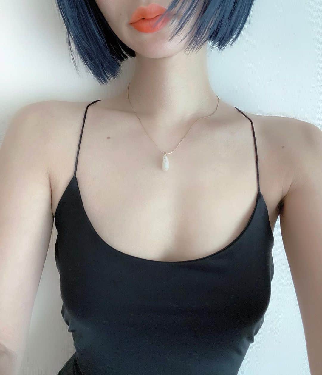 梅村実帆のインスタグラム：「最近のきぶん🥂😚 ポイントになるお気に入りのnecklace♥ @gray____accessories」