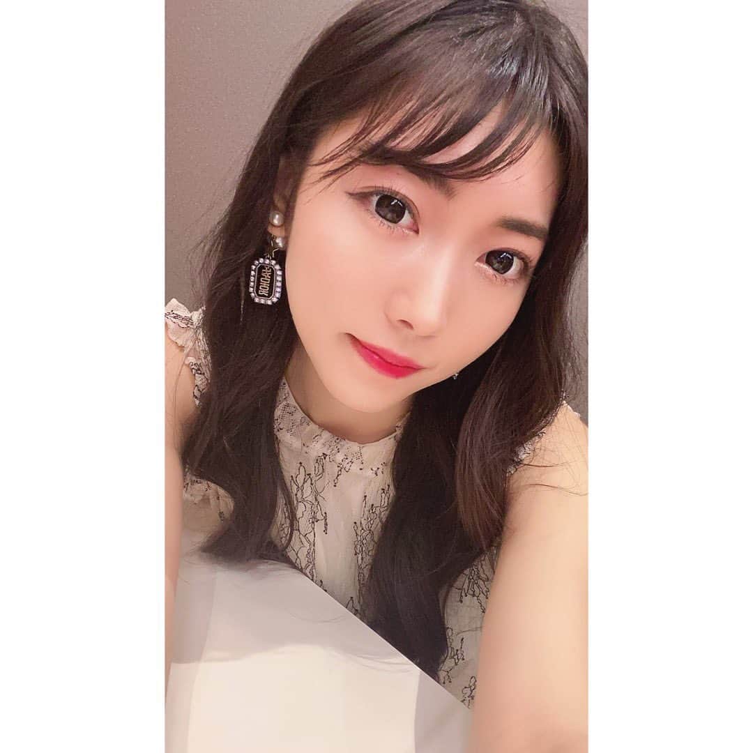 のインスタグラム：「メイク変えてみました💄 このワンピースレースで可愛い👗 最近、毎日家でゲームしてる🎮 . . . . . . . . . . . . . . . . . . #メイク好き #ヨシンモリ #韓国ヘア #女子大生 #女子大生の日常 #夏ワンピ #粉我 #互粉互讚 #自拍 #前髪パーマ #サロモ #셀카　#셀피 #얼스타그램 #메이크업 #뷰티스타그램 #셀카그램 #วันหยุด #japanesemakeup #followｍe #selfie」