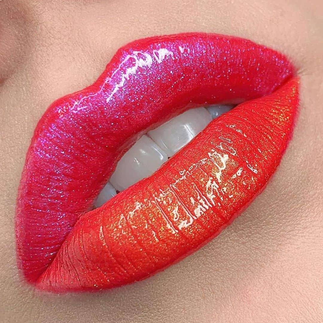 Jeffree Star Cosmeticsさんのインスタグラム写真 - (Jeffree Star CosmeticsInstagram)「Color Switch🧡 @nataliajanas created this duo toned lip using our #velourliquidlipstick in the shade Strawberry Crush & #thegloss in the shades Sorcery on the top lip & Safe Word on the bottom lip🔥🌟 #jeffreestarcosmetics」8月8日 12時15分 - jeffreestarcosmetics