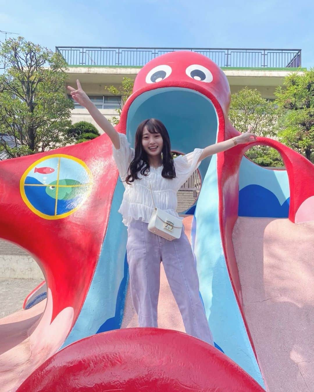 漆島七菜さんのインスタグラム写真 - (漆島七菜Instagram)「公園で遊ぶのたのしーーーい！  そして、タコに吸い込まれていくうるしま🐙  #ミスコン #ミスコンファイナリスト #サロモ #サロンモデル #被写体モデル #被写体 #公園 #fff #ootd」8月8日 12時21分 - mstoyo20_01