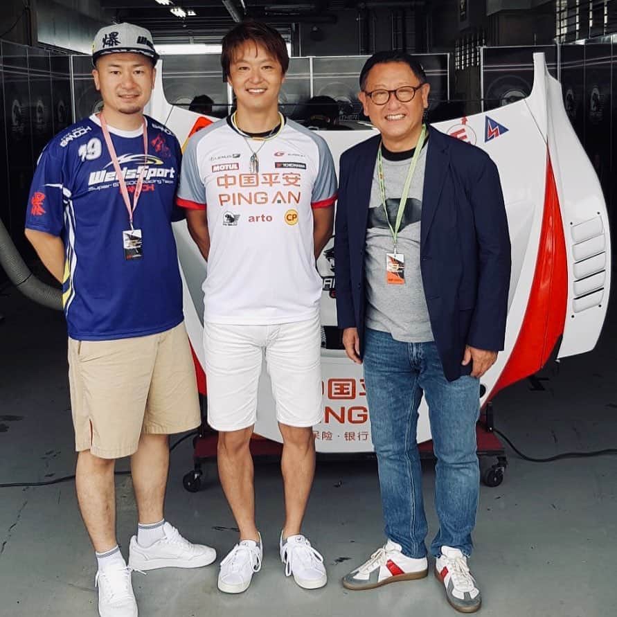 Toyota team thailandさんのインスタグラム写真 - (Toyota team thailandInstagram)「ขอขอบคุณ Mr.Akio Toyoda ที่มาให้กำลังใจ arto Ping An team Thailand โดยมีนักแข่งชาวญี่ปุ่น Masahiro Sasaki และ Yusuke Tsutsumi ก่อนลงแข่ง SuperGT สนามที่ 2 Fuji Speedway วันที่ 8-9 สิงหาคมนี้ #อยากเห็นคนไทยหัวใจมอเตอร์สปอร์ต #TeamWork #ThaiTeam #TOYOTAGazooRacingteamThailand #CheerThai #ThaiPride #ไม่เชียร์ไทยแล้วจะเชียร์ใคร #แข่งรถ #นักแข่ง #ทีมคนไทย #Car #RaceCar #LexusRCF  #SuperCar」8月8日 12時26分 - toyotagazooracingteamthailand