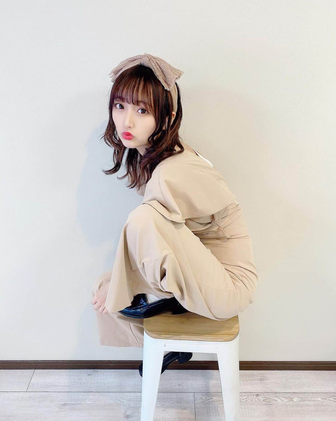 のインスタグラム：「この写真お気に入り❤️  #アッシュベージュ#暗髪カラー  #サロンモデル#名古屋サロンモデル#サロモ #サロモ募集中 #サロモ希望 #名古屋サロモ #名古屋サロモ募集中　 #ヘアバンド#エイミー#eimyistoire」