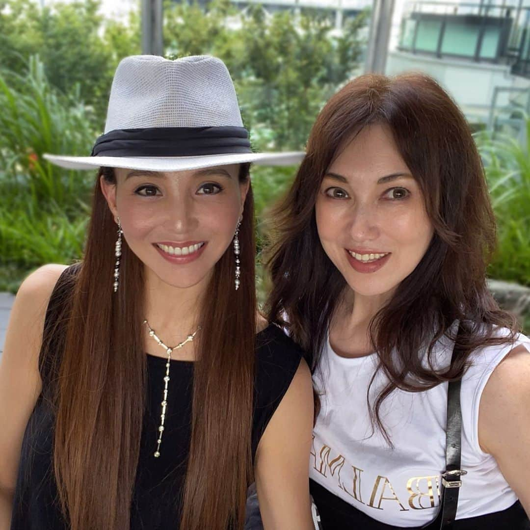 麻美さんのインスタグラム写真 - (麻美Instagram)「景色も友も美しすぎる✨✨ ．  #セラヴィ東京  #渋谷#誕生日 #オープンテラス #happybirthday #beautiful#love #birthdayparty  #foeveryoung」8月8日 13時10分 - mami0s