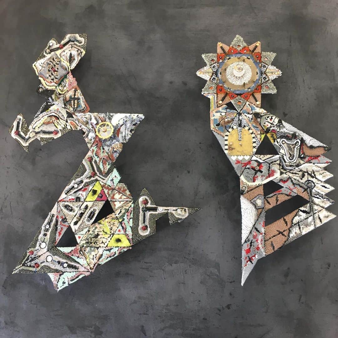 今村沙緒里のインスタグラム：「友達の個展へ◉ 小林七生 "夜を飛ばす" @ Yutaka Kikutake Gallery 1点1点、すべて手作り！ ビーズを使った刺繍。 生命、宇宙、起源… 生き物のエネルギーが溢れてた。 七生の世界観、大好き。 ギャラリーの天井からの光も 作品にエネルギー与えてました。 本日、8日までですが！ お近くの方はぜひ❤︎ ・ my friend Nanao Kobayashi's Exhibition！ all handmade,so amazing！！ ・ #art #handmade #energy #nanaokobayashi #yutakakikutakegallery #アート #エネルギー #小林七生」