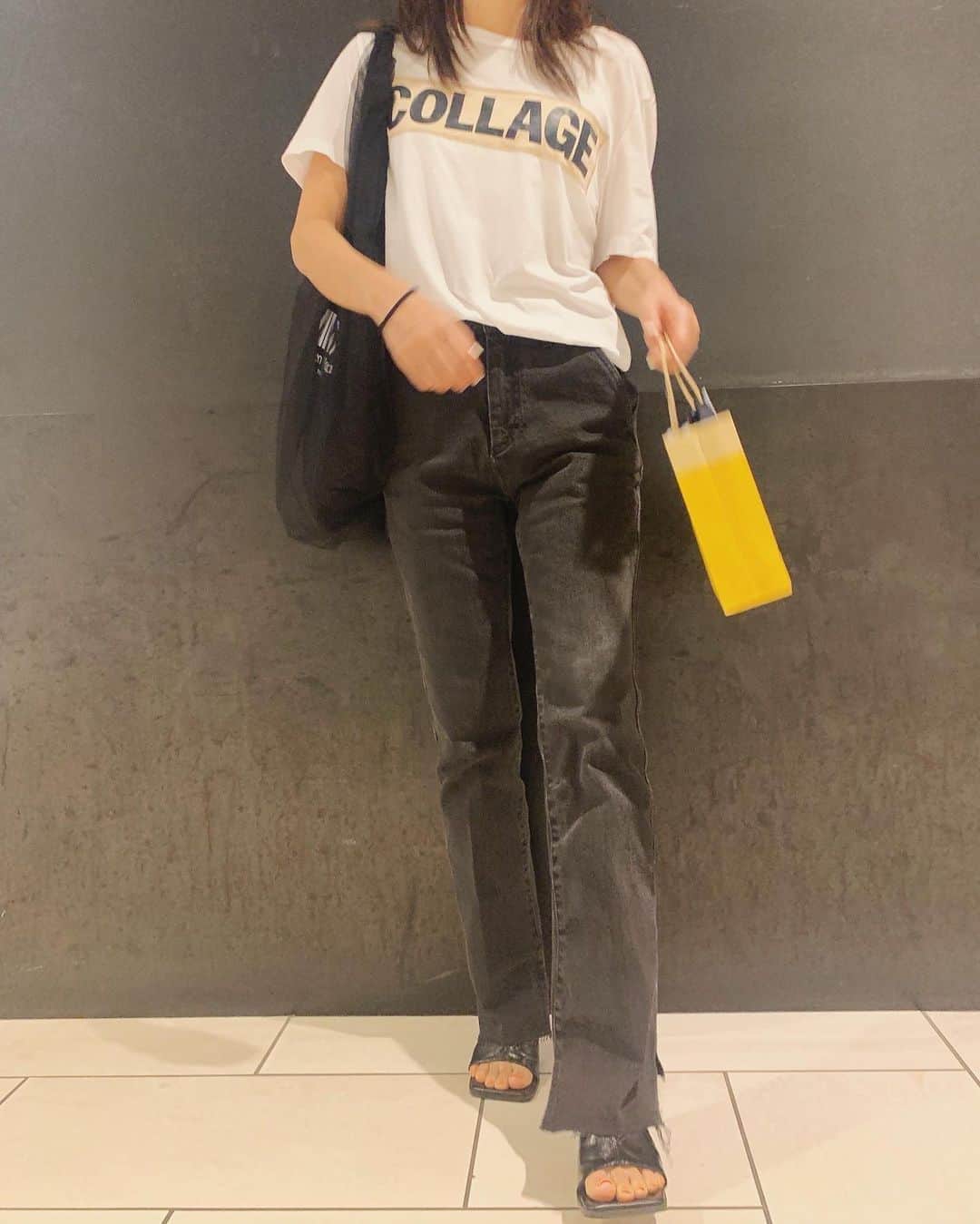 NANAさんのインスタグラム写真 - (NANAInstagram)「あちーーーーね😅 ☆ 今日はマルコと美容day😊頑張って髪の毛のばしてるけどとにかく毛量が多くて重い☹️ ☆ 冬にはロングになるかなー🤔本当にBBAになったせいか髪の毛を明るくする事に凄い抵抗があるw似合う人はいいけど自分的にもう全然しっくりこない😅 ☆ 美容師さんには夏だし明るくしては？と言われる🤓でも毎回いつもと同じw ☆ 久しぶりのブラックデニム🌚形キレイでお気に入り🤩スピック＆スパンだよ👍 ☆ 夜はひなせのお友達が夕飯食べに来るからビビンバ作ります🍳 ☆ #acnestudios#mm6maisonmargiela  #mm6#スピックアンドスパン#ブラックデニム#fashon#大人カジュアル#casualstyle#casual#lifestyle#fashonstyle#outfitoftheday#outfit#ootdfashion」8月8日 14時09分 - nana1977hs