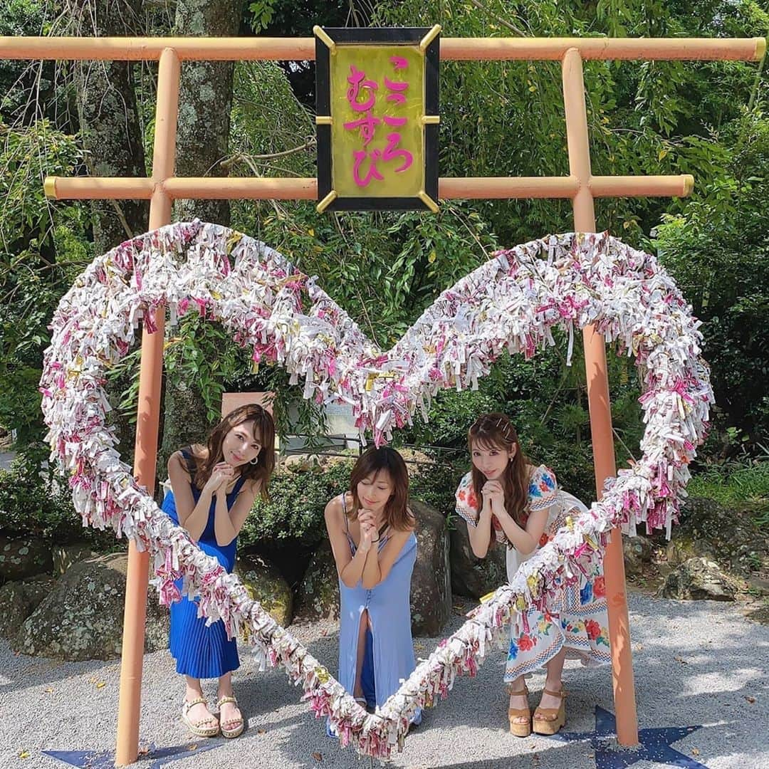 雨宮めるさんのインスタグラム写真 - (雨宮めるInstagram)「伊豆山神社参拝。 誰と“こころむすび”たいかな？  #伊豆山神社 #伊豆山 #神社 #神社巡り #神社参拝 #参拝 #ドライブ #ドライブ旅行 #こころむすび #縁結び #縁結び神社 #えんむすび #縁結びの神様 #えんむすびの神 #伊豆旅行 #小旅行 #女子旅 #女子旅ファッション #女子旅あるある #インスタ映えスポット #インスタ映え旅行 #パワースポット #girlstrip #girlstravel #shrine #izusanshrine #japanesetradition #japaneseculture #japanesegirls #powerspot」8月8日 14時21分 - amamiya_melty