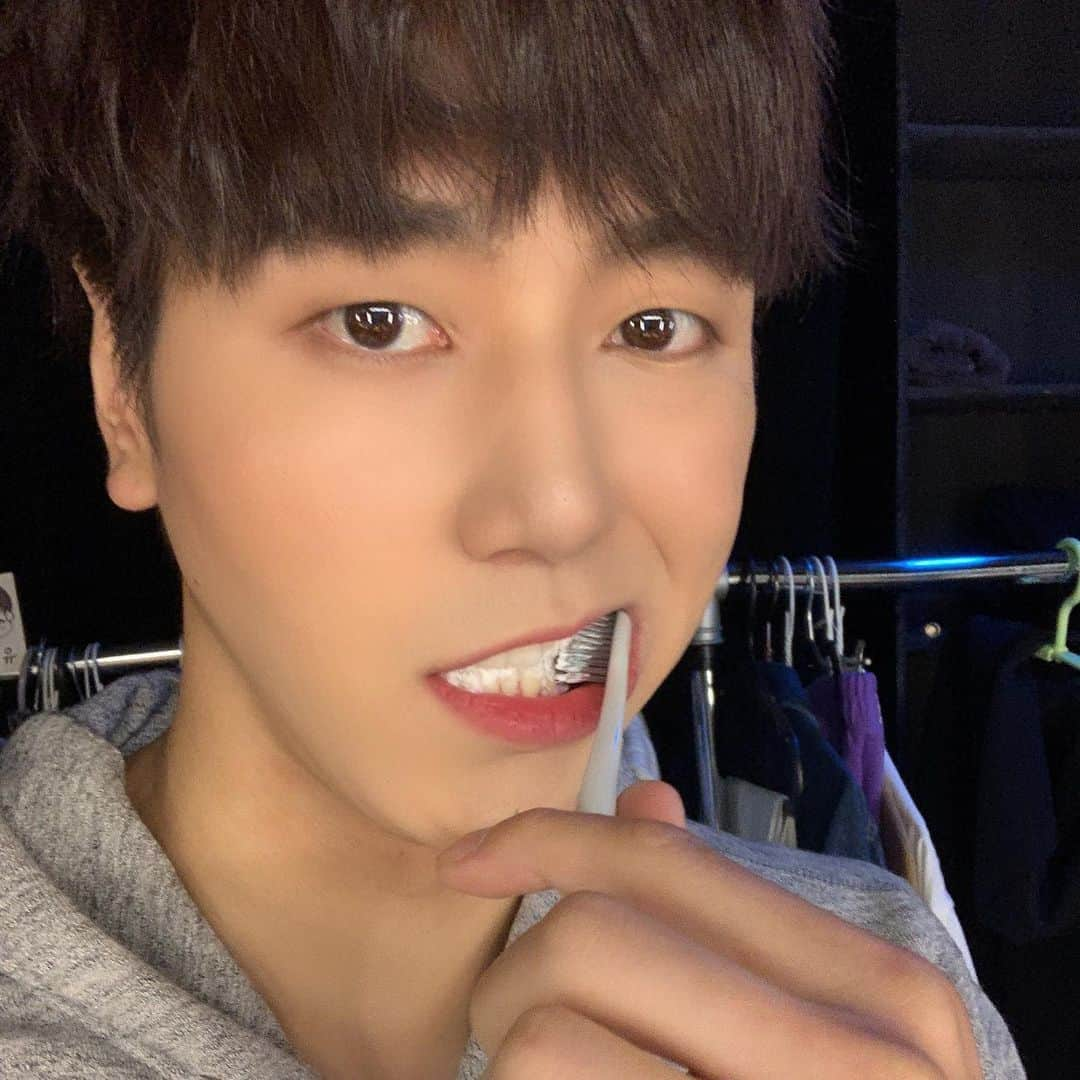 シンバさんのインスタグラム写真 - (シンバInstagram)「여러분 도래 양치질 구경오세요」8月8日 14時24分 - simba_jjcc