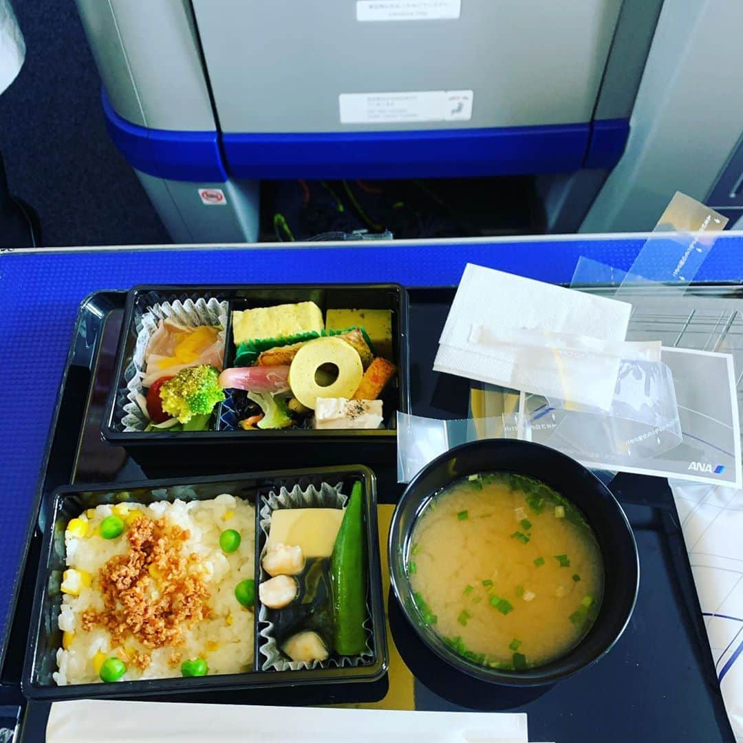 金村義明さんのインスタグラム写真 - (金村義明Instagram)「機内食！試合終わりまで何も食べんとこ！ ズムスタ！毎日放送ラジオ！ ベースボールパーク！ 実況金山ひ弱泉解説金村義明」8月8日 14時25分 - yoshiaki_kanemura