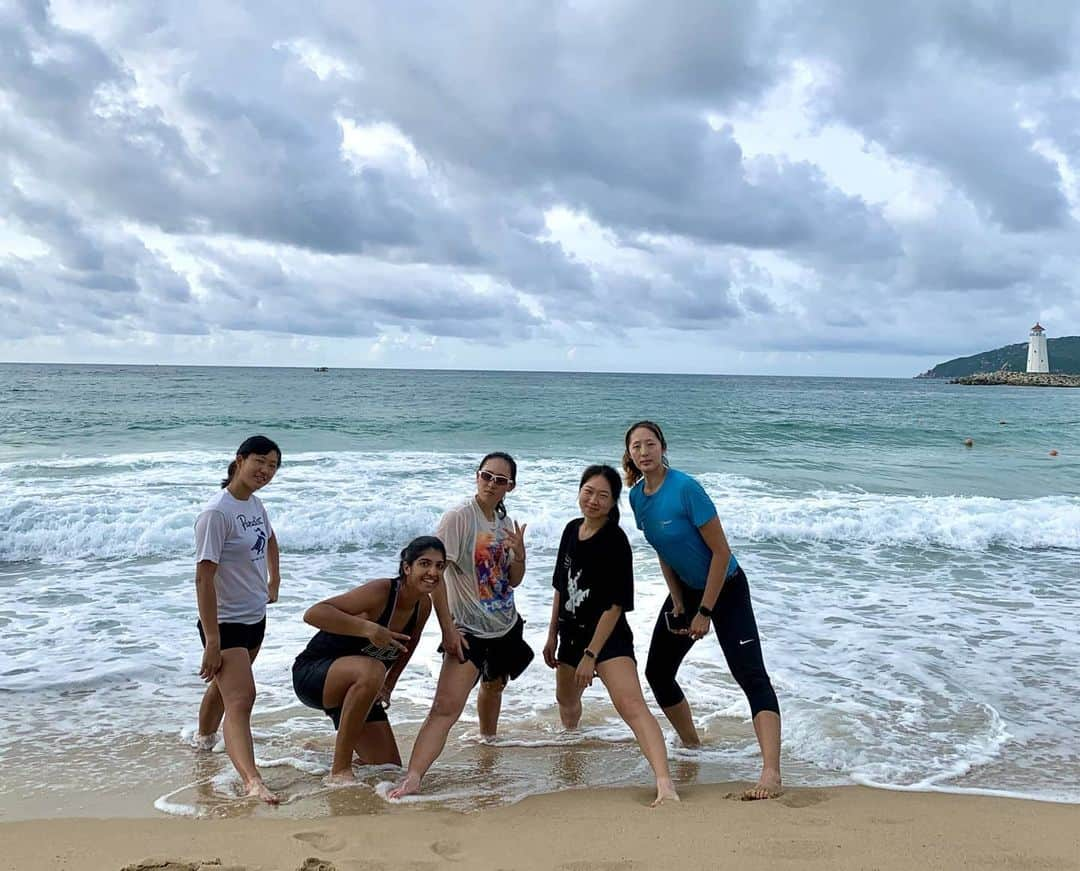 ジェン・サイサイさんのインスタグラム写真 - (ジェン・サイサイInstagram)「Time flys Miss the vacation in Sanya❤️」8月8日 14時40分 - zheng_saisai