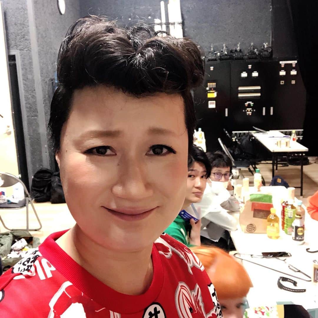 イーちゃんのインスタグラム：「今日から私は！ リーゼント。」