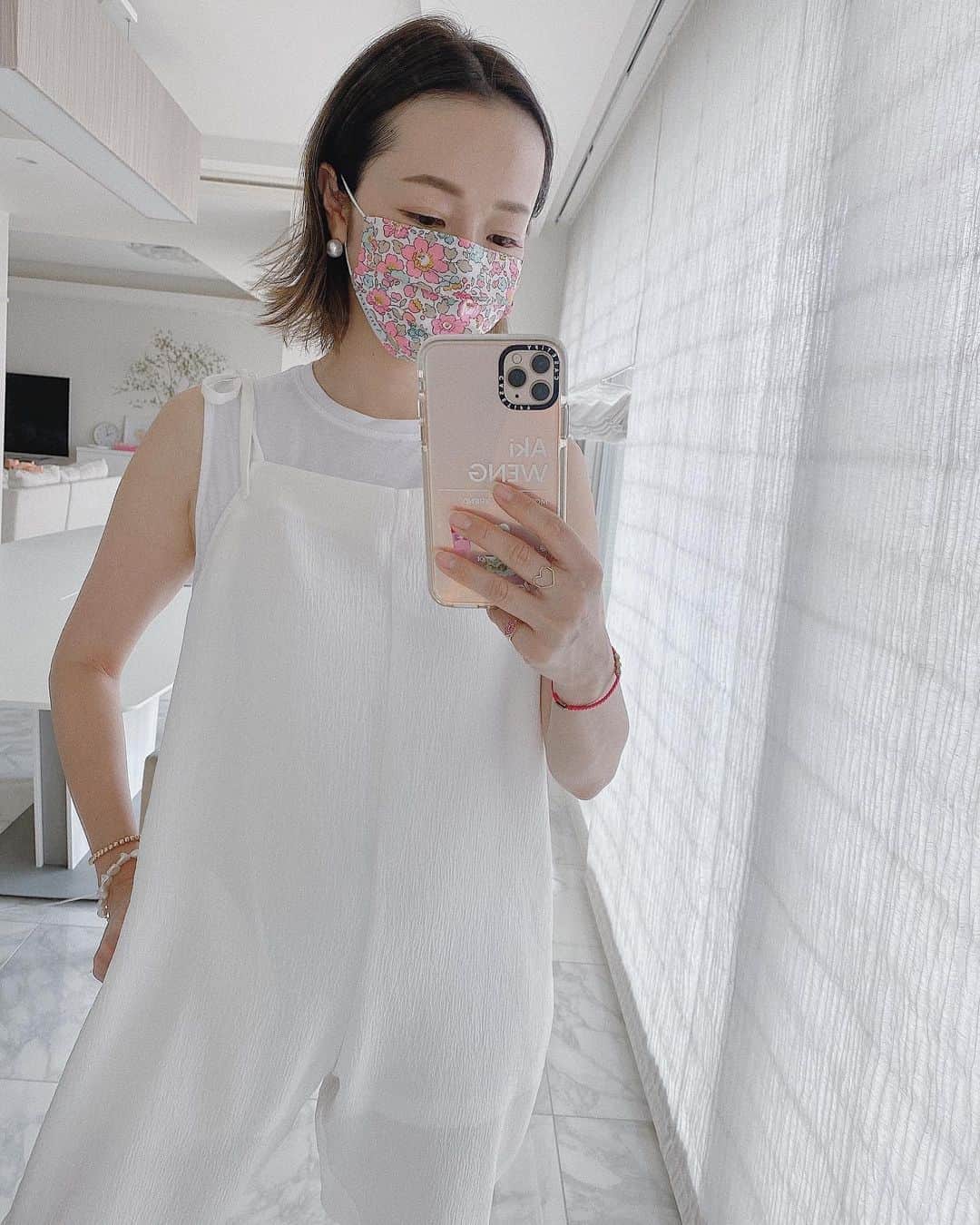 翁安芸さんのインスタグラム写真 - (翁安芸Instagram)「真っ白の服に、マスクは @amaiakids のフラワープリントを合わせました🌼🌸🍃 @bonitatokyo #amaiakids #amaia #akiweng #tokyo #weekend #outfit #アマイアキッズ #マスク」8月8日 14時57分 - akinyc