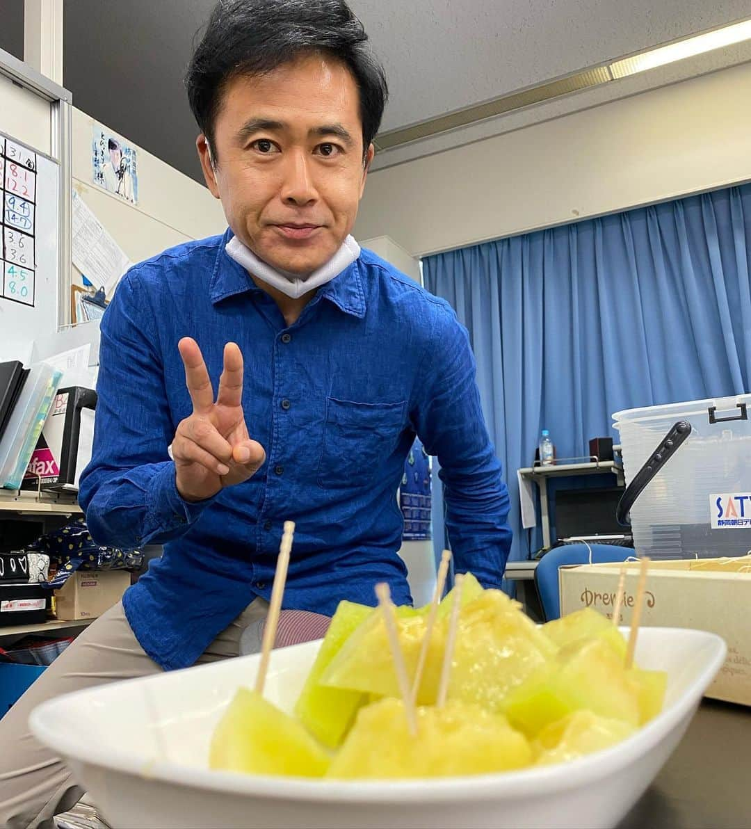 静岡朝日テレビ５chさんのインスタグラム写真 - (静岡朝日テレビ５chInstagram)「伊地さんから、メロンの差し入れがー！！ありがとうございますー！片山 #静岡朝日テレビ　#あさひテレビ #とびっきりしずおか　#メロン　#差し入れ」8月8日 14時59分 - satv_5ch