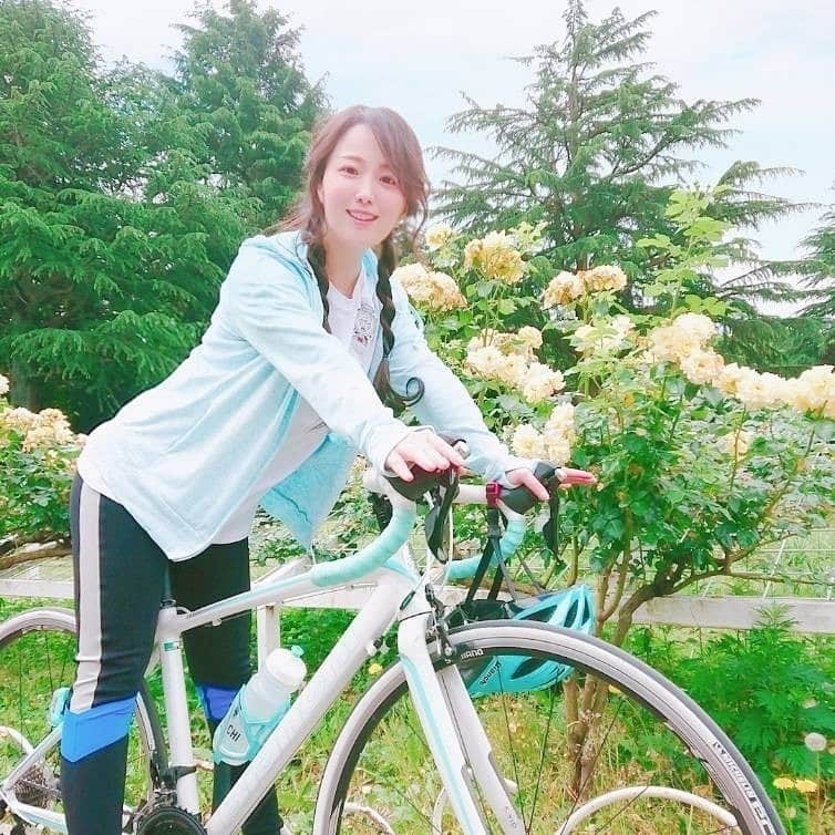 鈴木聖奈さんのインスタグラム写真 - (鈴木聖奈Instagram)「＊ この度KamakuraFM MUSIC FACTORY不定期レギュラーが決定致しました✨宜しければ御付き合い下さい✨ 次回は8/15.29 20:20~ ＊ @bianchijapan  @bianchibicycles  @louisvuitton  ＊ #ロードバイク  #ロードバイク女子  #ロードバイク初心者  #ポタリング  #ゆるポタ #ビアンキ  #チェレステ  #ミニベロ  #風景  #お散歩 #ロングヘア #ヘアアレンジ #ヘアスタイル #撮影  #自転車  #自転車女子  #ラジオ  #radio  #ビアンキ女子  #ゆるふわアレンジ  #スポーツウェア  #スポーツ女子  #bianchibikes  #bicycles  #bianchi  #birdy  #bike  #trek  #cycling  #cyclist ⠀」8月8日 15時01分 - seina.suzuki