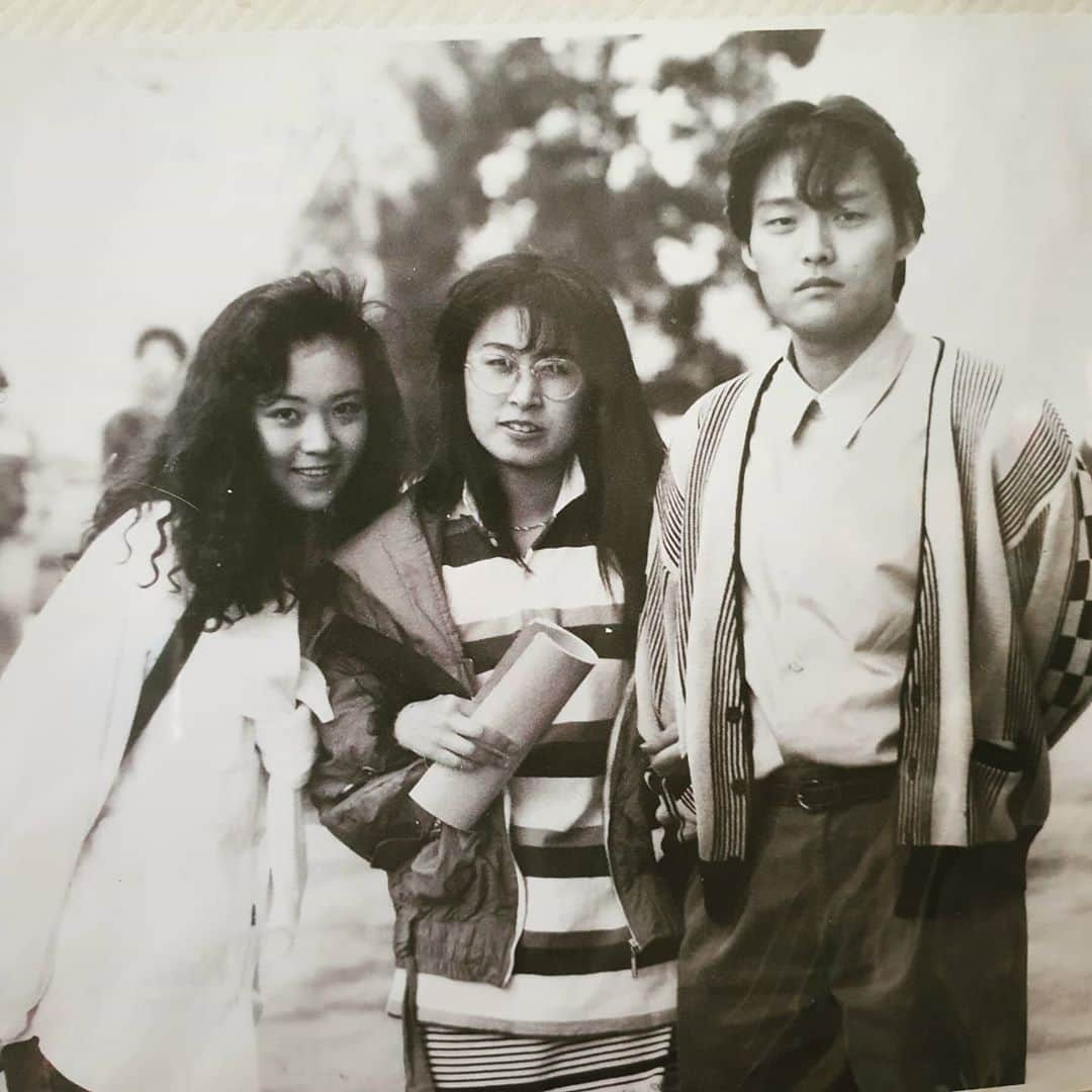 キム・ジョンナンさんのインスタグラム写真 - (キム・ジョンナンInstagram)「#김정난#남성진#동국대연극영화과#1991년#저 닭벼슬 머릴 하기 위해 매일 새벽 4시반에 일어났었지..주의:일부러 흑백으로 찍은거임.😜」8月8日 15時07分 - kimjungnanlove