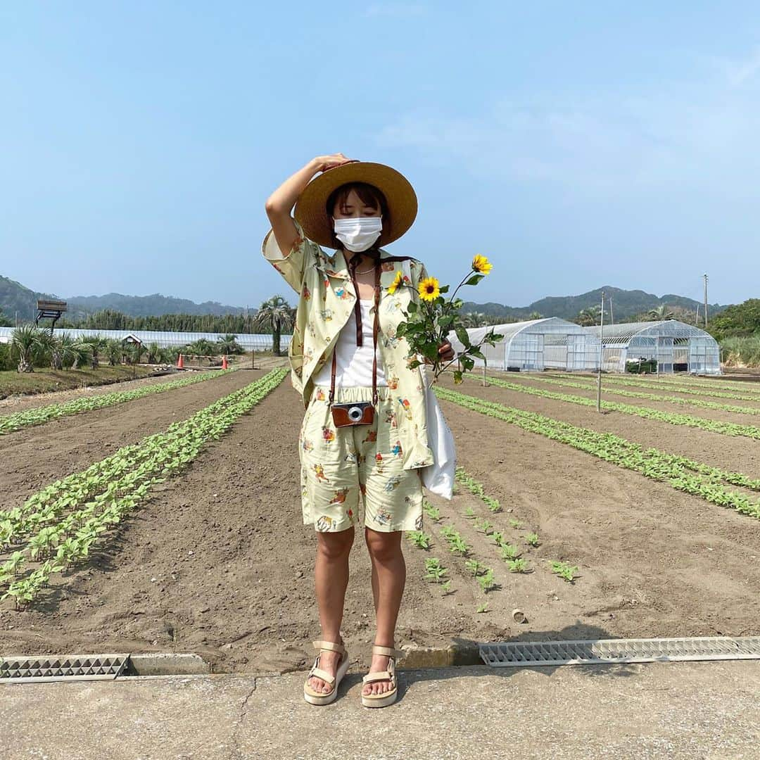 Aya（高本彩）さんのインスタグラム写真 - (Aya（高本彩）Instagram)「@yatsuiichiro さんのセットアップシャツが可愛すぎる。 @hirotakekubo が誕生日に買ってくれたよ笑 3人でお揃いや🌻 神様の絵がたくさんかかれているよ‼️ やついさんにDMしたら買えるらしいよ🤣  #やついいちろう #私服」8月8日 15時04分 - aya_dream04