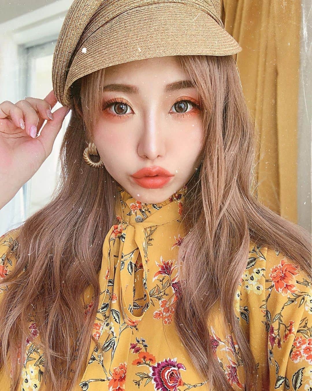 春咲ひなたのインスタグラム：「💛🐥🌼🌟🍋🧀 . #アイシャドウ#ダイソーコスメ#urglam#オレンジメイク #東京#新宿#歌舞伎町#キャバ嬢#もはや#元キャバ嬢#マツエク#春咲ひなた#YouTube#youtuber . YouTubeに関する問い合わせ先♡  株式会社YEEELL 〒150-0002  東京都渋谷区渋谷3-27-11 祐真ビル新館5F  info@yeeell.jp」