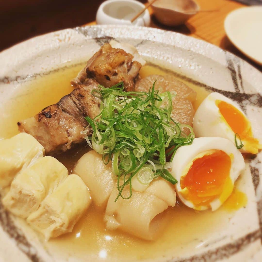 森夏子さんのインスタグラム写真 - (森夏子Instagram)「夏のおでん🍢﻿ ﻿ お出汁が美味しすぎて🤤﻿ ﻿ 飲み干したい😍﻿ ﻿ 春雨のおでんって❓﻿ . ﻿ .﻿ .﻿ ﻿ #黒七味　のアクセントがたまりません🤤﻿ .﻿ .﻿ .﻿ ﻿ 身体の代謝を上げると﻿ 免疫力もアップ‼️﻿ ﻿ 免疫細胞は、﻿ 新陳代謝によって常に新しい細胞へ入れ替わる﻿ ﻿ 新しく健康な免疫細胞には﻿ 材料となる栄養素が大事‼️﻿ ﻿ 身体が喜ぶ🍚を食べよう。﻿ .﻿ .﻿ .﻿ ﻿ さて、晩ご飯🍚…どうしよう🤣﻿ ﻿ ﻿ ﻿#あんず家  #あんず家祇園石屋はなれ  #京都﻿ #祇園﻿ #花見小路﻿ #京都旅行﻿ ﻿ ﻿ #贅沢な時間﻿ #至福の時﻿ #雨上がり﻿ ﻿ #kyotojapan﻿ #gion﻿ #kyotogram﻿ #kyotophoto﻿ #kyototrip﻿ ﻿#oden  #kyotodinner  ﻿」8月8日 15時18分 - natsusora72