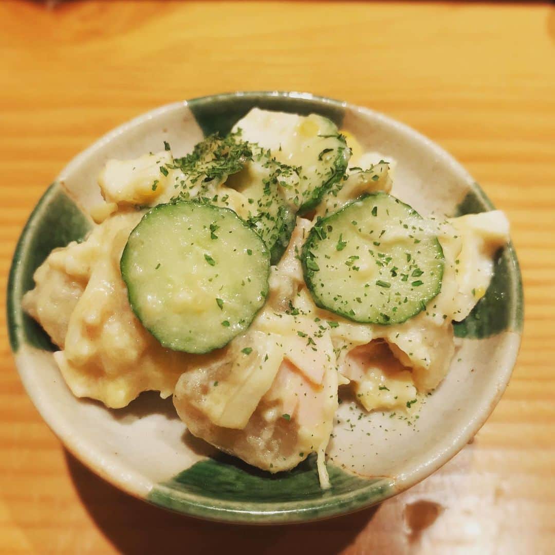 森夏子さんのインスタグラム写真 - (森夏子Instagram)「夏のおでん🍢﻿ ﻿ お出汁が美味しすぎて🤤﻿ ﻿ 飲み干したい😍﻿ ﻿ 春雨のおでんって❓﻿ . ﻿ .﻿ .﻿ ﻿ #黒七味　のアクセントがたまりません🤤﻿ .﻿ .﻿ .﻿ ﻿ 身体の代謝を上げると﻿ 免疫力もアップ‼️﻿ ﻿ 免疫細胞は、﻿ 新陳代謝によって常に新しい細胞へ入れ替わる﻿ ﻿ 新しく健康な免疫細胞には﻿ 材料となる栄養素が大事‼️﻿ ﻿ 身体が喜ぶ🍚を食べよう。﻿ .﻿ .﻿ .﻿ ﻿ さて、晩ご飯🍚…どうしよう🤣﻿ ﻿ ﻿ ﻿#あんず家  #あんず家祇園石屋はなれ  #京都﻿ #祇園﻿ #花見小路﻿ #京都旅行﻿ ﻿ ﻿ #贅沢な時間﻿ #至福の時﻿ #雨上がり﻿ ﻿ #kyotojapan﻿ #gion﻿ #kyotogram﻿ #kyotophoto﻿ #kyototrip﻿ ﻿#oden  #kyotodinner  ﻿」8月8日 15時18分 - natsusora72