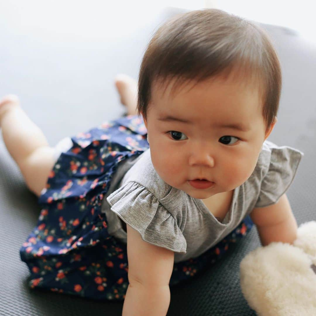 こども ビームスさんのインスタグラム写真 - (こども ビームスInstagram)「【👶Babies Summer Comfort🍼】  ＜こども ビームス＞ベビーフラワースカートロンパース . サーマル天竺の薄手カットソーで着心地抜群❗️さらっと1枚で可愛い小花柄のロンパースです✨ワンピースのご用意もあります。お揃いコーディネートが楽しめます👭 . ▶︎ロンパース カラー:WHITE、LT.GREY サイズ:70cm、80cm ¥6,300+税  ▶︎ワンピース カラー:WHITE、LT.GREY サイズ:90-120cm ¥6,300+税 .  【2BUY 10%OFF開催中】  7月23日（木・祝）より、 2点以上のご購入でセール品が表示価格から更に10%OFF、加えてセール対象品を拡大し再値下げも！お得なこの機会をどうぞお見逃しなく。  開催期間: 2020年7月23日（木・祝）より 開催店舗: 全国のビームス店舗  ※ビームス アウトレット各店は実施いたしません。   公式オンラインショップ ※7月23日（木・祝）0:00〜スタートいたします。 ※1回のお買い物で購入点数が2点以上の場合に特典適用となります。 ※オンラインショップでのお取り寄せご注文をご利用の場合、他の商品と同時に決済いただけない為、特典適用対象外となります。  .  新型コロナウィルスの感染拡大を防止し、お客様とスタッフの安心安全を守るため、衛生管理体制にて営業いたします。  ご迷惑をお掛けし申し訳ございませんが、何卒ご理解ご協力のほど、宜しくお願い申し上げます。  ビームス各店舗の営業状況につきましては、施設、店舗へお問い合わせください。  . #baby #babygirl #girl #girls #ベビー服  #ベビー #ベビーガール #女の子のママ #女の子ママ #花柄 #花柄ワンピース #ロンパース #ロンパースコーデ #ベビーコーディネート #kodomobeams  #beams  #daikanyama  #こどもビームス  #ビームス  #代官山 新作アイテムはプロフィールのリンク🔗からビームス公式サイト、こども ビームスページをチェック❗️ ※お問い合わせにつきましては、お電話にて承ります。」8月8日 15時25分 - kodomo_beams