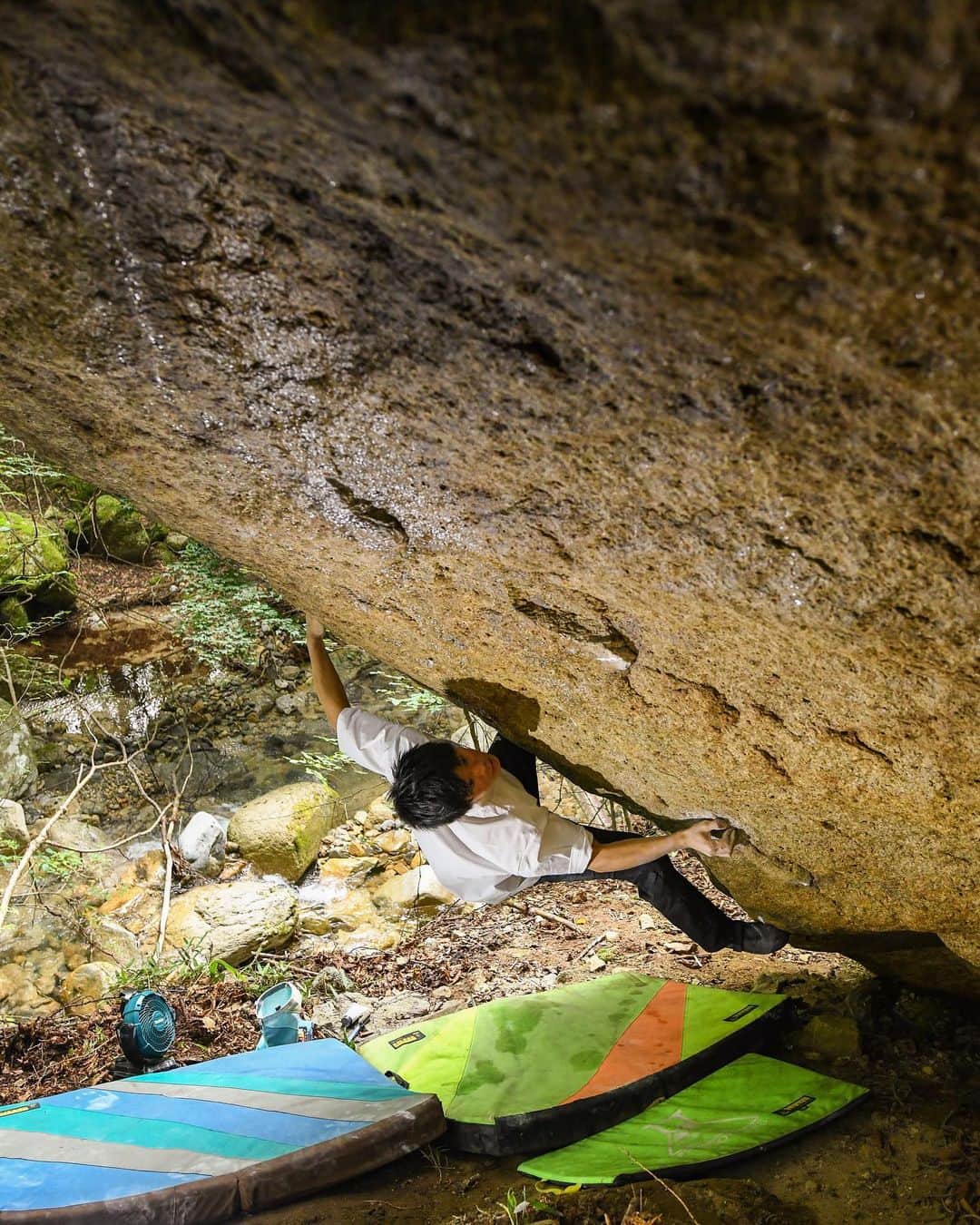 村井隆一さんのインスタグラム写真 - (村井隆一Instagram)「Back to Mizugaki after a long time⛰ Though condition wasn't good, I was able to fully enjoy nature and get refreshed. Can't wait fall season!  pic @odamomo36  #climbing#bouldering#Mizugaki#ボルダリング @frictionlabs @organicclimbing @unparallelup @rockmasterhq @apexclimbingyotsuya @team_edelrid @clover_resole」8月8日 15時26分 - ryu____1
