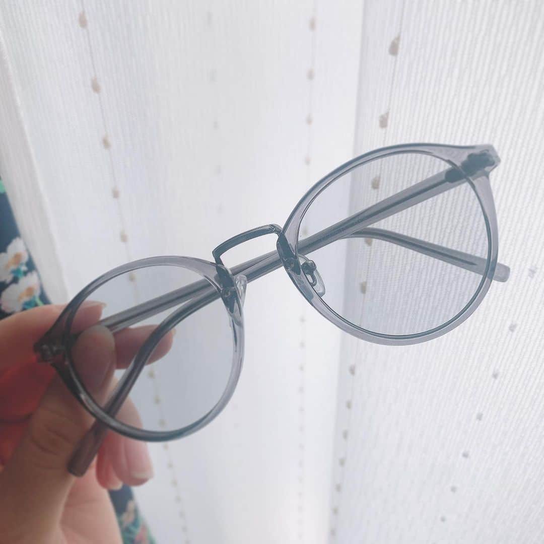 松田美里さんのインスタグラム写真 - (松田美里Instagram)「紫外線は敵なのだー #tresjewelry#sunglasses」8月8日 15時28分 - miri_matsuda