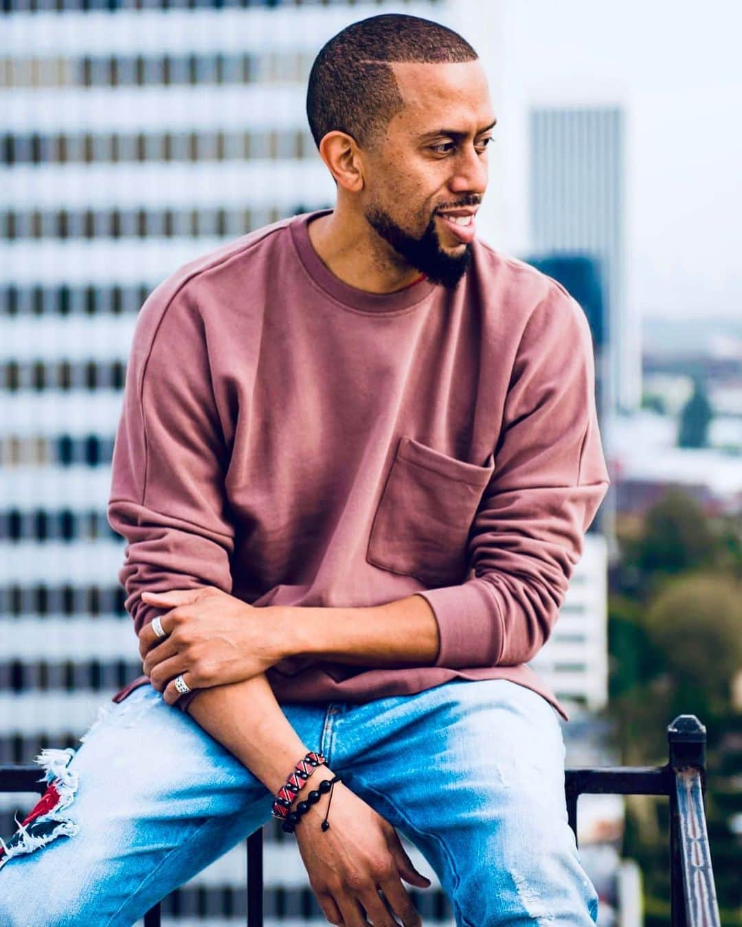 アフィオン・クロケットさんのインスタグラム写真 - (アフィオン・クロケットInstagram)「It’s easy to smile when you know the ledge. 🎤👑😁 . . #affioncrockett #photoshoot #potd #comedy #dance #fashion #life #love #ootd #trinidad #dopepic #smile #knowledge #laugh #Rakim #emcee」8月8日 15時45分 - affioncrockett