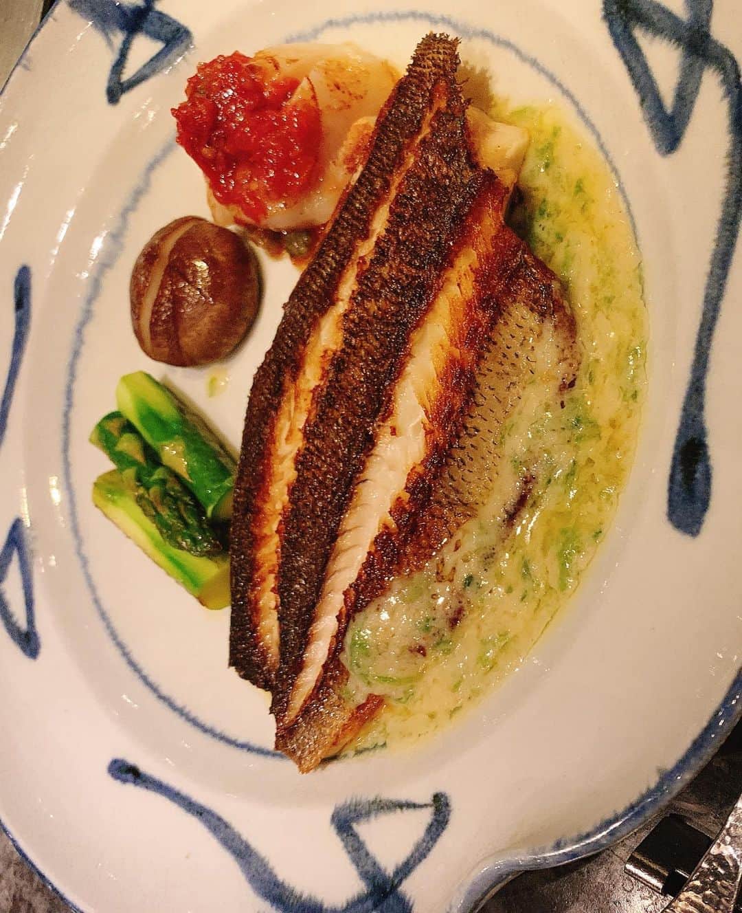 Ribonさんのインスタグラム写真 - (RibonInstagram)「鉄板焼きのコース料理を食べました🥀🥀お休みの日の贅沢(｡•ㅅ•｡)♡ そしてお気づきの方もいますか。 髪色変えました🦋🦋 お任せするといつも可愛い色にしてくれる🙆‍♀️💓 　@lapis_anju さんだからこそお任せできるにちがいない！笑 . . . . .  #バーレスク東京 #スーパーバーレスク  #gogodancer #dancer  #六本木 #cafestagram #私服  #歌舞伎町  #ダンサー #笑顔 #smile #キャバ嬢 #ぱっつん前髪  #大人可愛い #likeforlikes #japanesegirl  #ootd  #dollface #burlesquetokyo #dinner #xex森本 #女子会 #ディナー #eimyistoire #エイミーイストワール #お嬢様コーデ #お嬢様 #lapis #ラピス」8月8日 15時46分 - ribon_burlesque