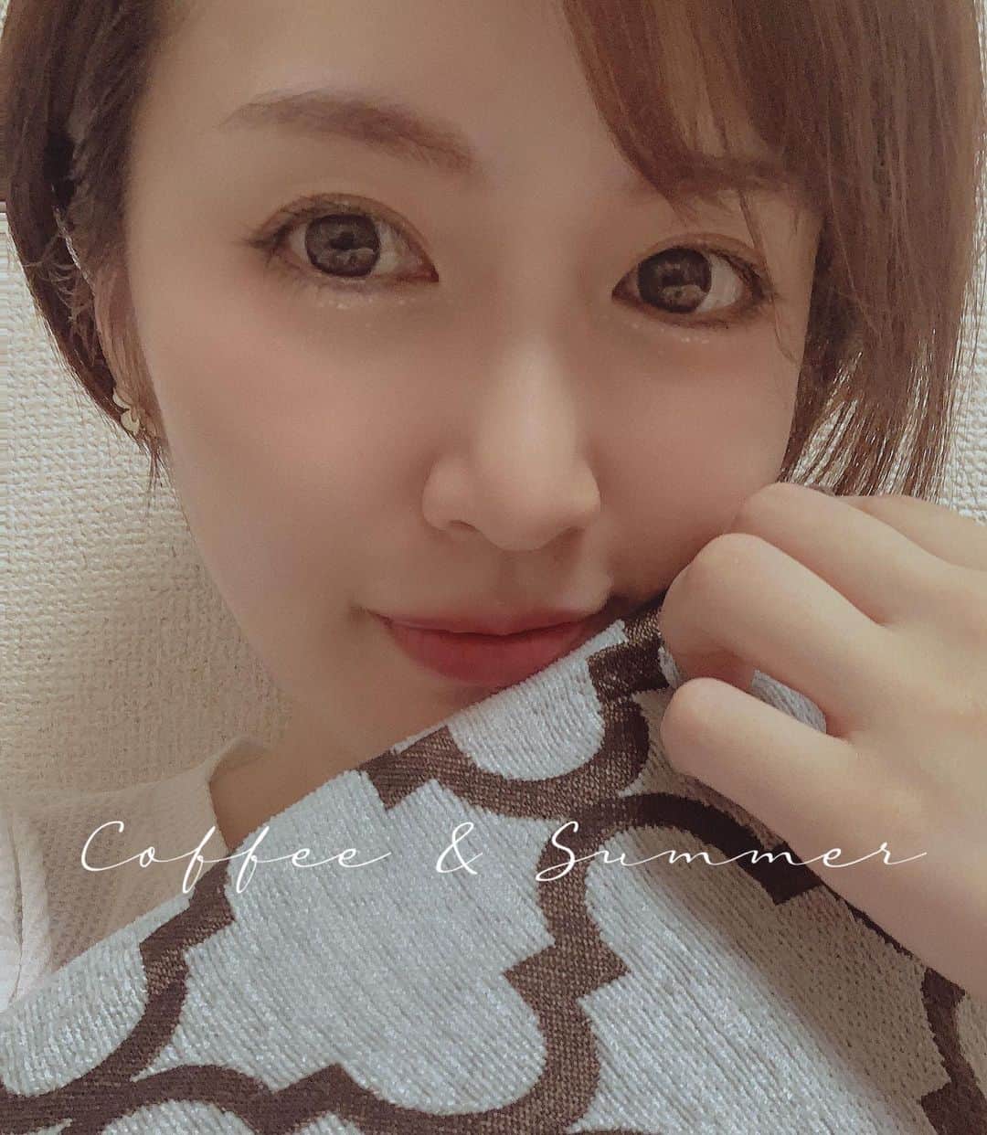 浜田真衣のインスタグラム：「今日からお盆休み🏖  私はもうすぐボーカルオーディション！ どんな感じになるかなぁ🤔♡  #mona #monaカフェ #浜田真衣 #instalike #japanese #instagram #instagood #instapic」