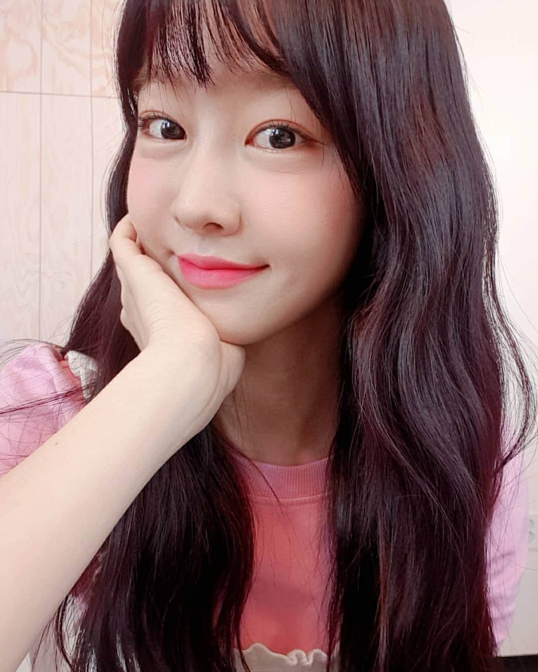 ユジョンのインスタグラム：「날씨야 온제좋아지니이이이이!」