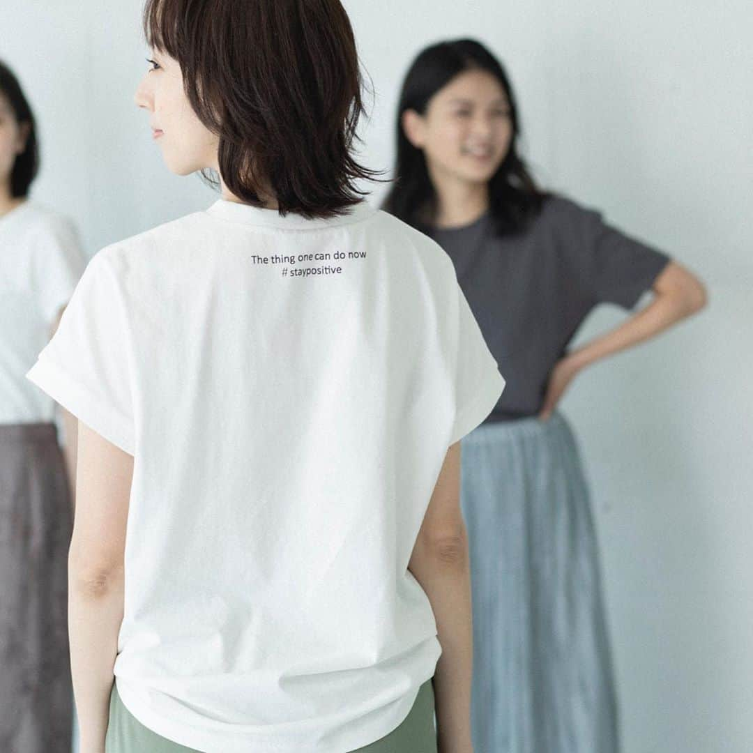 HusHusHのインスタグラム：「日本財団様とのチャリティ企画﻿ 【staypositive t-shirts】﻿ 5ブランド同時発売中です！﻿ ﻿ 売り上げのうち１０%を日本財団「新型コロナウイルス感染症拡大に伴う支援」の基金に寄付いたします。﻿ ﻿ みんなで、楽しく﻿ staypositive campaign﻿ 同時開催中！﻿ ﻿ 対象のTshirtsを着用の上、﻿ #staypositive#hushush﻿ または、﻿ #staypositive#3can4on﻿ の2つのハッシュタグをつけて、投稿頂いた方の中から、抽選で１００名様に、オリジナルエコトートバッグ、店頭、オンラインショップでご利用いただける500円オフクーポンをプレゼント！﻿ ﻿ 詳しくは、﻿ @hushush_official﻿ プロフィール画面﻿ にありますURLリンクサイト﻿ ぜひご覧くださいませ✨﻿ ﻿ #ハッシュアッシュ #ハッシュアッシュfan #hushush #3can4on #サンカンシオン」