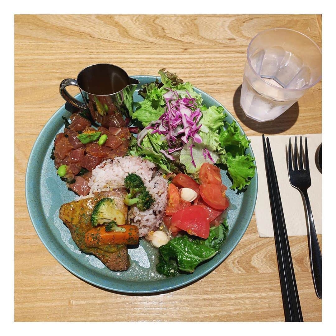 小池ジョアンナのインスタグラム：「お昼逃してようやくご飯たいむ🥰🍽  今日は家事を沢山したので、このあとは勉強して夜は願わくば岩盤浴したい、、！  のんびり好きなことして、幸せな休日です🌻 #happyholiday #lunchtime #カフェごはん」
