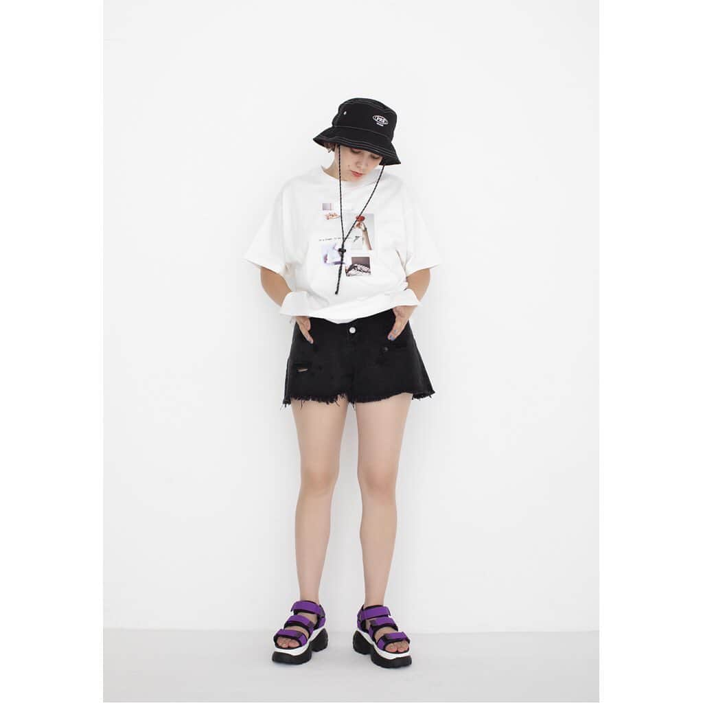 WEGOさんのインスタグラム写真 - (WEGOInstagram)「ㅤㅤㅤㅤㅤㅤㅤㅤㅤㅤㅤㅤㅤㅤ code1>> ✔damage denim shorts ￥2,859(tax in) size:S/M/L code2>> ✔color high waist shorts ￥2,859(tax in) size:S/M/L code3>> ✔dairy high waist shorts ￥2,199(tax in) size:XS/S/M/L ㅤㅤㅤㅤㅤㅤㅤㅤㅤㅤㅤㅤㅤㅤ @courtneyey  ㅤㅤㅤㅤㅤㅤㅤㅤㅤㅤㅤㅤㅤㅤ #WEGO #ウィゴー #WEGOMagazine #summer #fashion #shorts #ショーツ #denim #デニム #damage #ダメージ #color #カラー #ladies #レディース」8月8日 16時13分 - wego_official