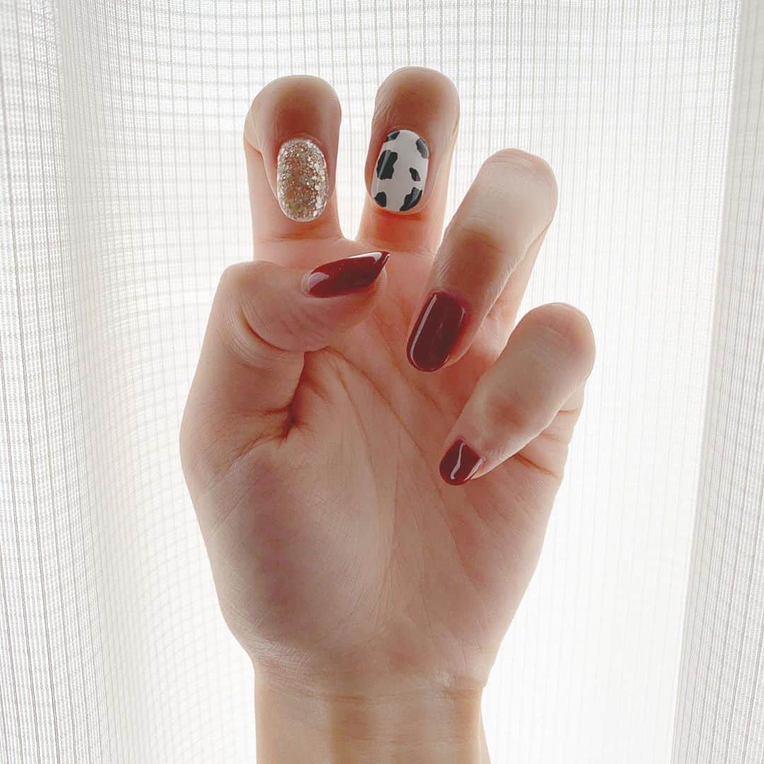 鈴木えりかのインスタグラム：「. にゅうネイル💅🏻 秋先取りしちゃった感あるけど 自分がしたい色合い選んだ！ お気に入りですう☺︎ . . . . #nail #new #august #💅🏻 #牛柄 #🐮」