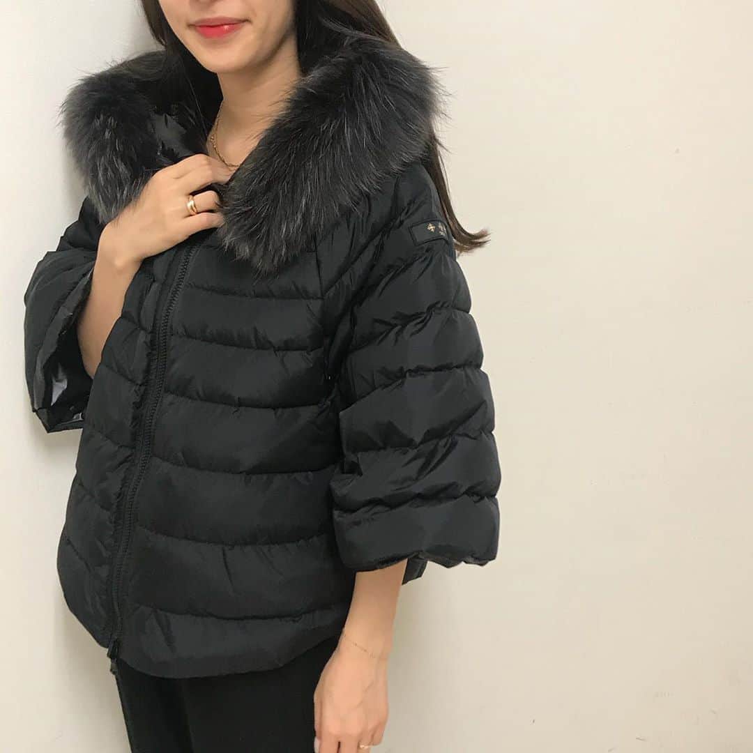 のインスタグラム：「. 【TATRAS (MALE)】 . 昨年も人気だったポンチョダウンです✨ リバーシブルなので雰囲気を変えて 楽しんで頂けます！ . 品番: 64-18-313 サイズ: 1. 2 カラー: black. beige . #demiluxebeams #BEAMS #tatras」