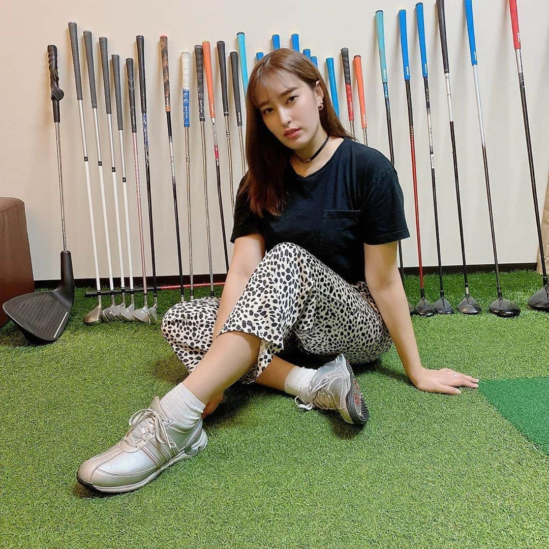 平田梨奈さんのインスタグラム写真 - (平田梨奈Instagram)「今日は初めてのゴルフレッスンを体験しました🏌️‍♀️❤️形から打ち方まで丁寧に教えていただいて最後まで楽しくできたよ😊これからゴルフ極めたいからがんばる✌️  @yasuoka_cheersgolf   #cheersgolf #赤坂ゴルフ #ゴルフレッスン #pr #トリドリベース　#ゴルフ女子」8月8日 17時01分 - hirari_official