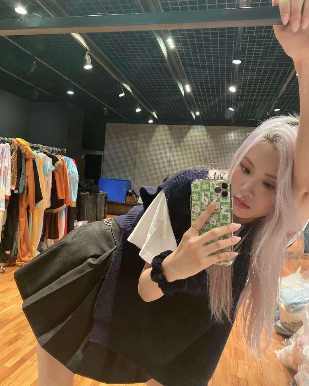 ロゼさんのインスタグラム写真 - (ロゼInstagram)「Miss u all sooooo muuucho 🥺」8月8日 17時02分 - roses_are_rosie