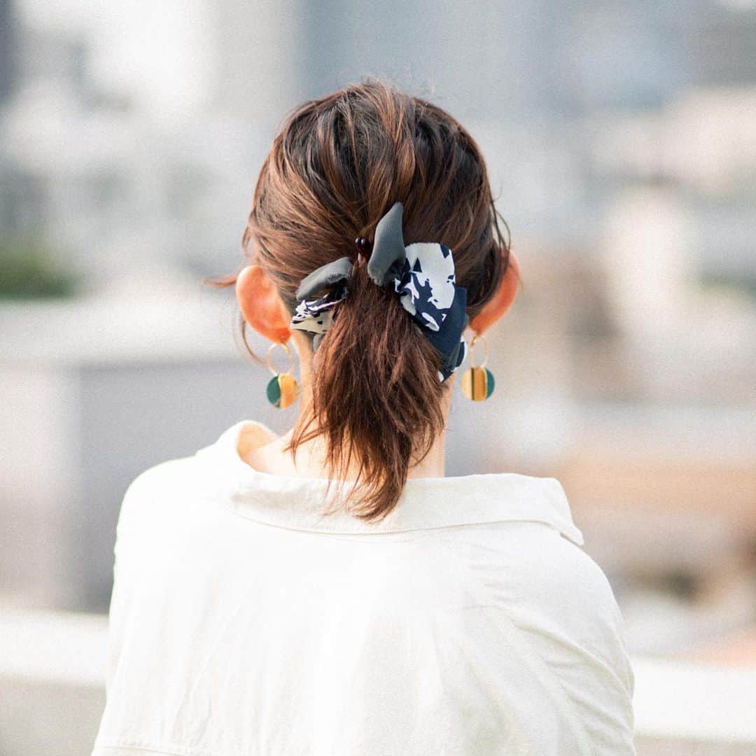 AngeBloomさんのインスタグラム写真 - (AngeBloomInstagram)「【item pick up】 コーディネートのアクセントにぴったり！ パトリシアシフォンバナナクリップ（パターンmix） ・ ポッキリSALE開催中で今だけの特別価格に！ ・ お見逃しなく！ ・ @angebloom_official  #angebloom  #アンジェブルーム  #バナナクリップ #バナナクリップアレンジ #夏ヘアアレンジ #簡単ヘアアレンジ」8月8日 17時18分 - angebloom_official