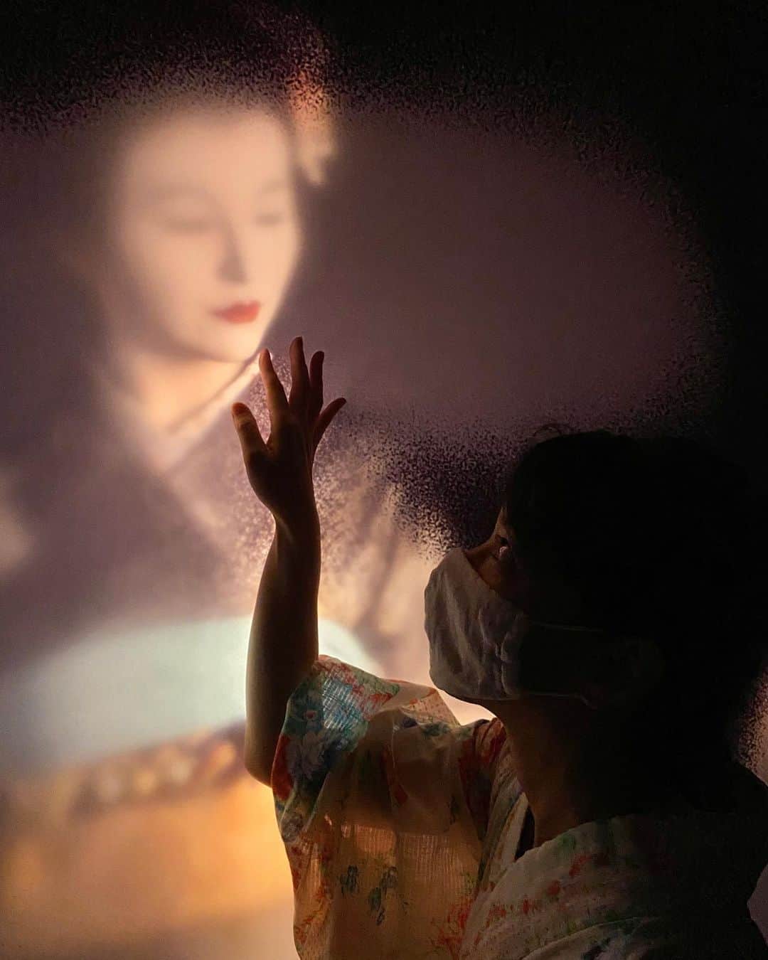 小柳津真由美さんのインスタグラム写真 - (小柳津真由美Instagram)「江戸端喫茶室で開催されている　作家　水美さんの個展 Minami solo exhibition "Costume doll"を見に行ってきました  日本人形をテーマにした写真作品シリーズを見て、400年前からのレシピという和菓子とお抹茶をいただき、みなみさんにお写真も撮っていただきました！ 楽しい体験ができました(^^)  #水美さん #水美さん個展 #Minami solo exhibition "Costume doll" #江戸端喫茶室 #日本人形をテーマにした写真作品 #浴衣でお出掛け #400年前からのレシピの和菓子 #小柳津真由美 #親子ほどの歳の差 #そよや江戸端ギャラリー」8月8日 17時18分 - mayumioyaizu