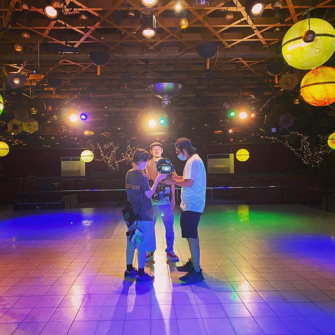 RYO the SKYWALKERさんのインスタグラム写真 - (RYO the SKYWALKERInstagram)「こんなん付けて撮影しました🎥  今回のビデオ、みんなでいろんなテイクをいっぱい撮ったので相当ヤバイのになるよ！  お楽しみに！#韻踏合組合 #ryothe #skysthelimit #突き抜けろ」8月8日 17時27分 - rsw